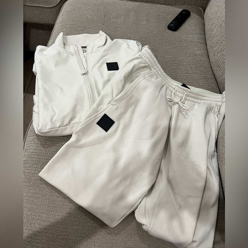 Under armour sweater and joggers set